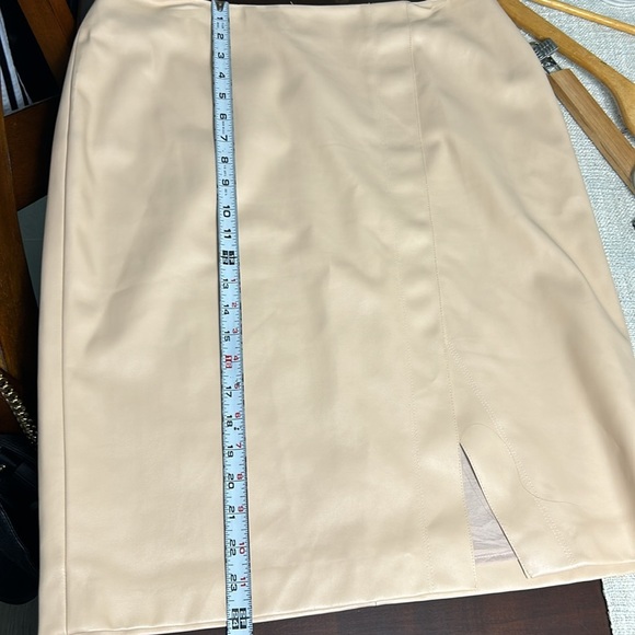 Melanie Lyne Nude Faux Leather Pencil Skirt Lined Size 12 - Picture 10 of 14